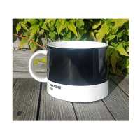 Porzellan Becher mit Pantone Farbe Black